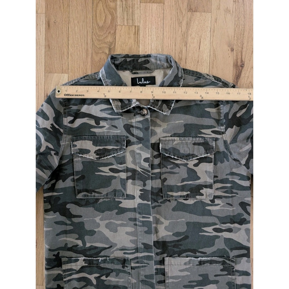 Lulus Camo Chore Jacket Shacket Lightweight Distressed Long Sleeve Womens Medium - Picture 6 of 16